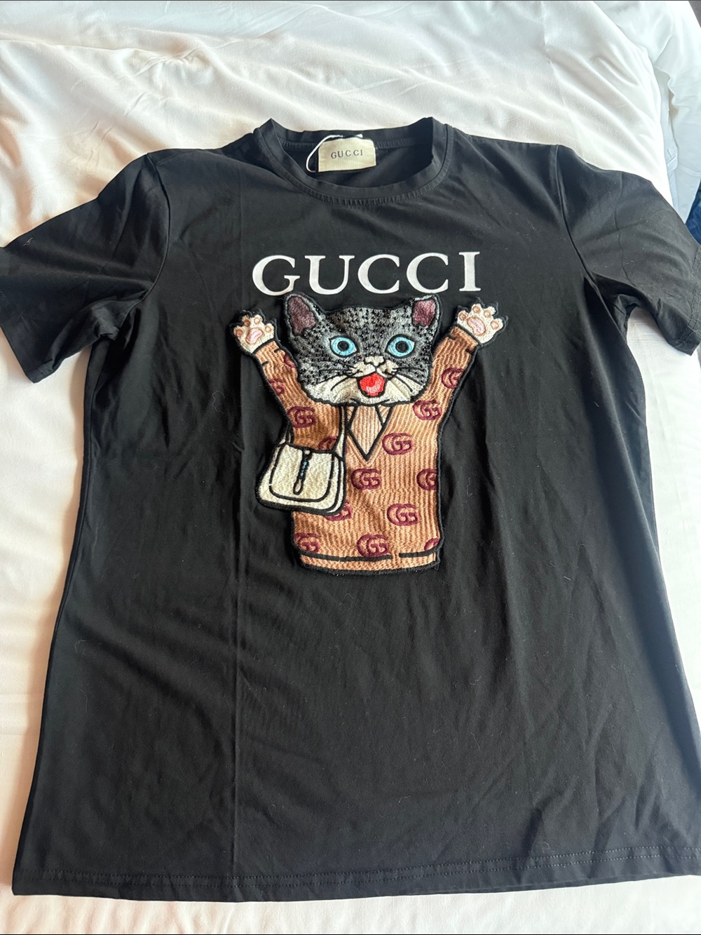 Black Short-Sleeve Tee with Embroidered Cat Patch Streetwear Style